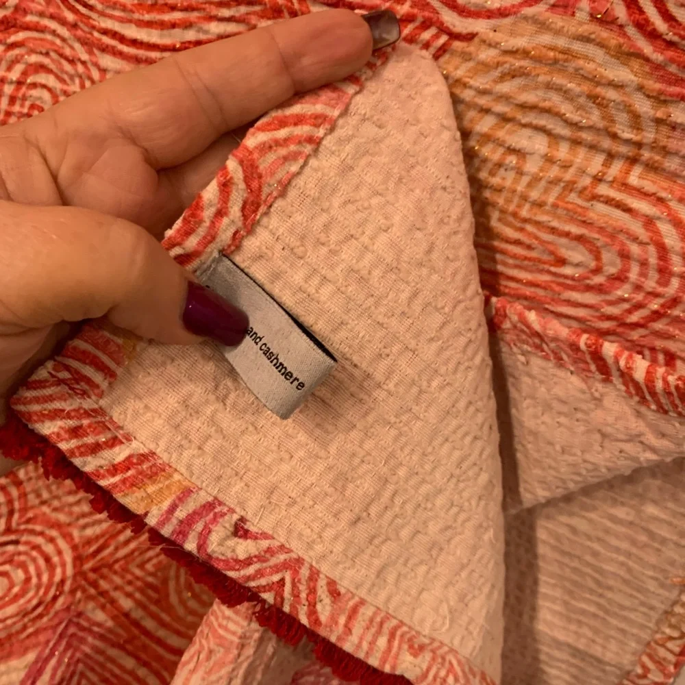 cupcakes & cashmere brand new